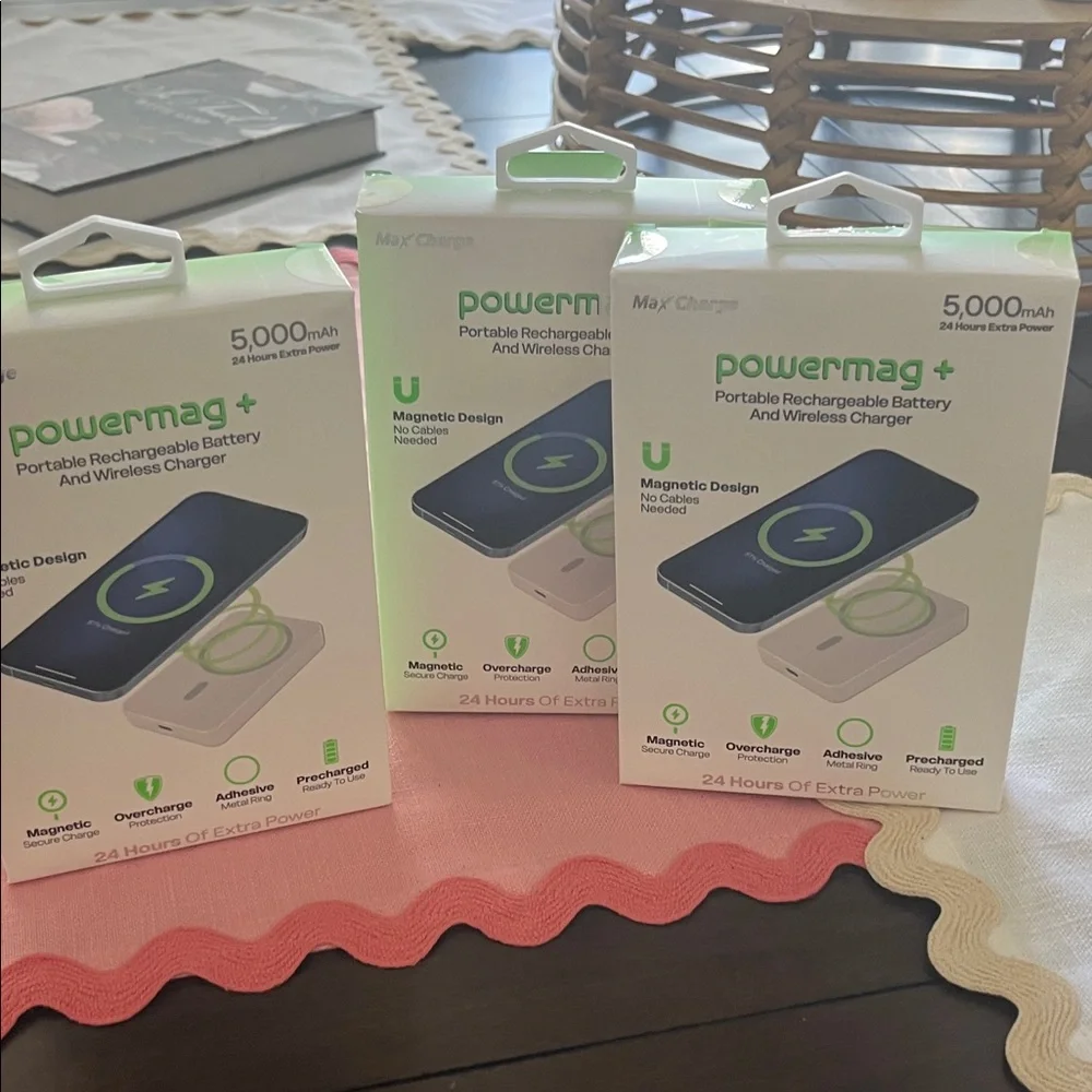 Powermag+ Portable Rechargeable Battery and Wireless Charger - Black
